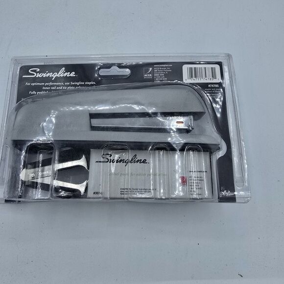 Swingline Desktop Stapler With 1250 Staples & Staple Remover - Picture 3 of 6